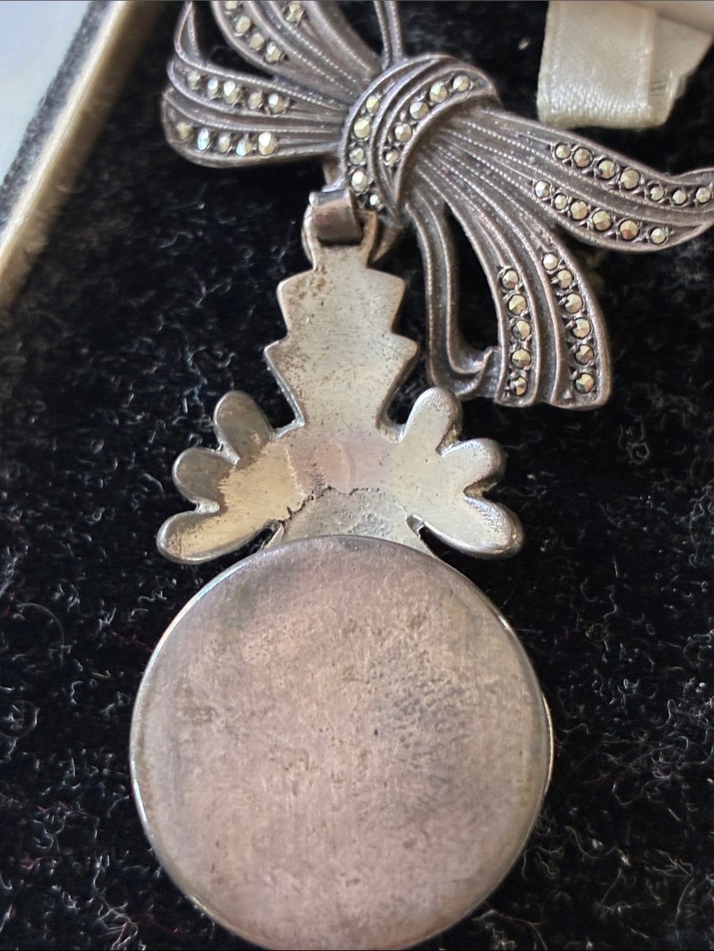 1940s Vintage Silver Marcasite Bow Lapel Watch - Silver - Picture 4 of 5